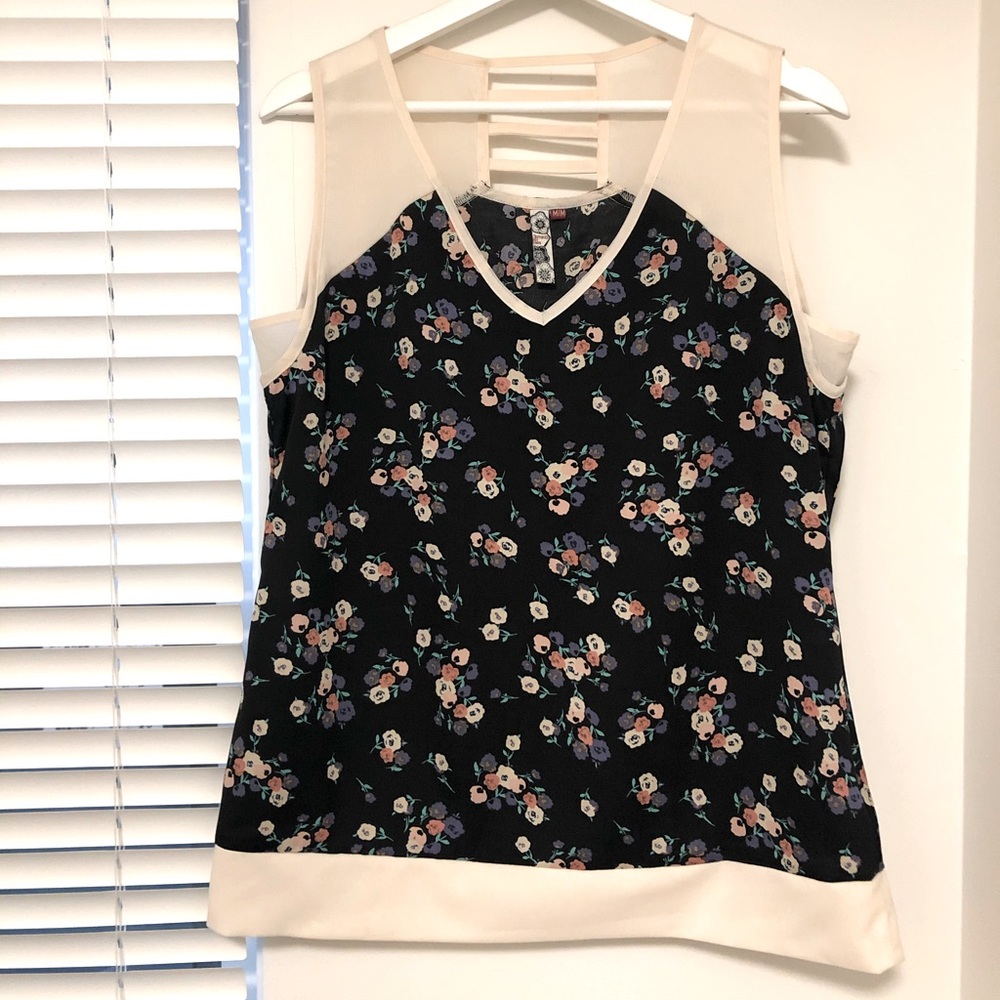 3 Stones Sleeveless Camisole Black floral- Med